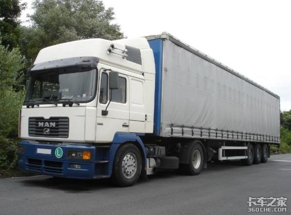 国外普及的侧帘式半挂车 在国内却罕见