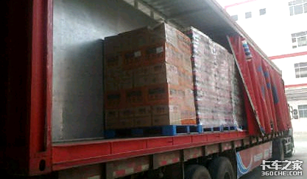 国外普及的侧帘式半挂车 在国内却罕见