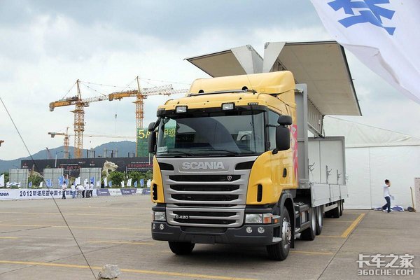 国外普及的侧帘式半挂车 在国内却罕见