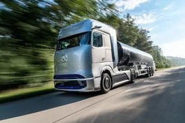 奔驰发布燃料电池概念卡车 续航超1000公里 预计2025年开始量产