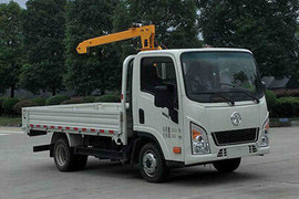 轻卡竟然带了个吊车 这台大运轻卡可能比你想的更能干！