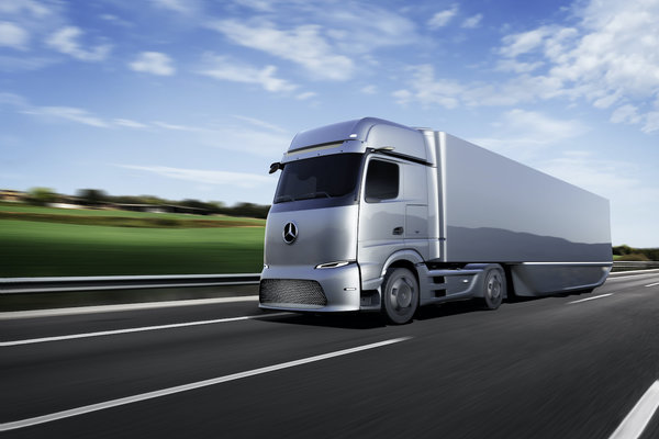 梅賽德斯-奔馳卡車創新技術與產品亮相