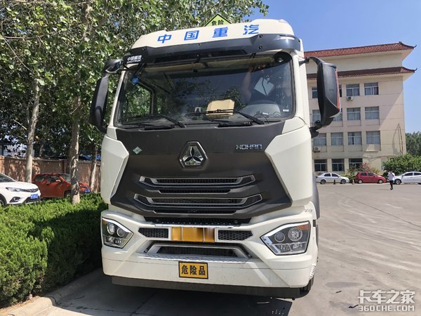 40万买LNG危化品车，舒适又安全，重汽豪瀚N7G值得考虑