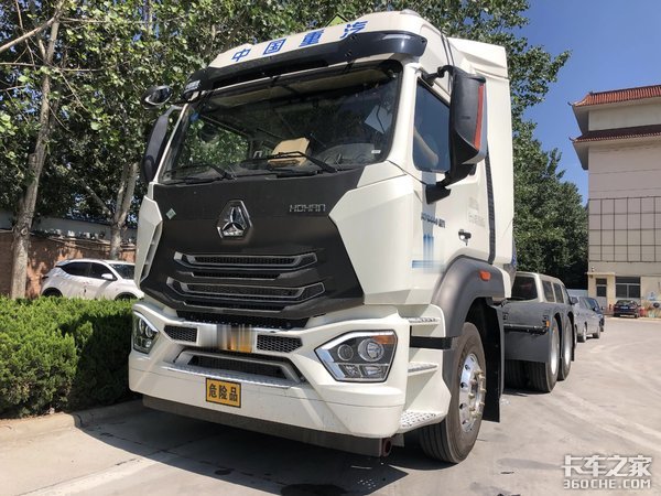 40万买LNG危化品车，舒适又安全，重汽豪瀚N7G值得考虑