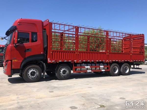 465马力+1000L油箱,东风天龙8x4载货车跑长途妥妥的