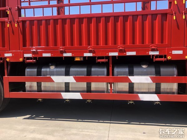 465马力+1000L油箱,东风天龙8x4载货车跑长途妥妥的