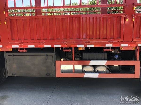 465马力+1000L油箱,东风天龙8x4载货车跑长途妥妥的