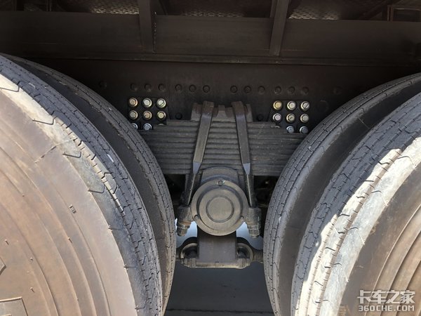 465马力+1000L油箱,东风天龙8x4载货车跑长途妥妥的