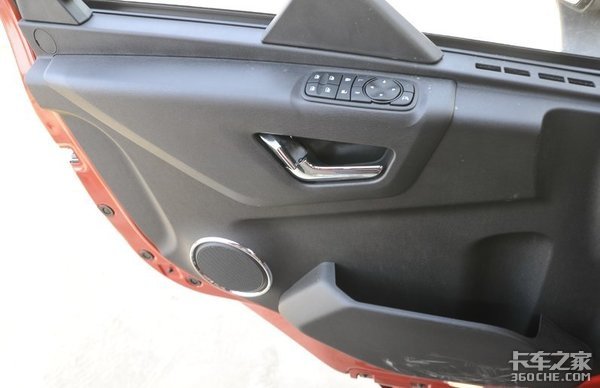 465马力+1000L油箱,东风天龙8x4载货车跑长途妥妥的