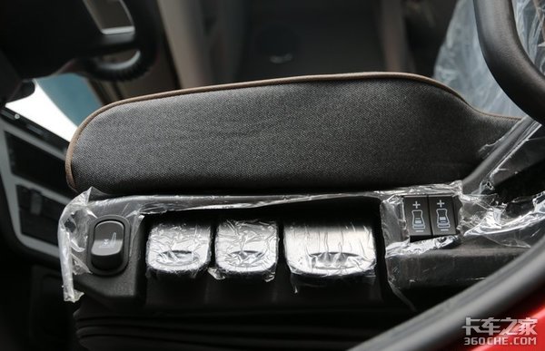 465马力+1000L油箱,东风天龙8x4载货车跑长途妥妥的