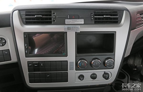 465马力+1000L油箱,东风天龙8x4载货车跑长途妥妥的