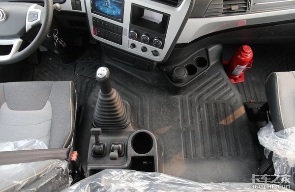 465马力+1000L油箱,东风天龙8x4载货车跑长途妥妥的