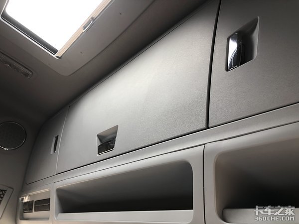 465马力+1000L油箱,东风天龙8x4载货车跑长途妥妥的