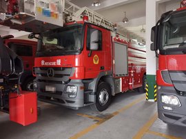 百万级进口消防车,奔驰和曼谁更豪华?卡友:国货也不差
