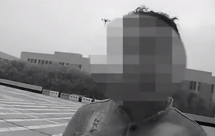 货车收费站离奇翻车 司机甩锅刹车失灵