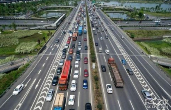 高速免费期间到处堵车，货车司机如何保证行车安全？