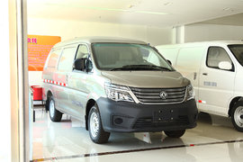 开着“客车”去送货 售价6万出头 实拍东风风行菱智V3封闭货车