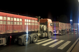 驾驶超4小时扣6分 关闭系统最低罚2000元 卡车司机真的太难了