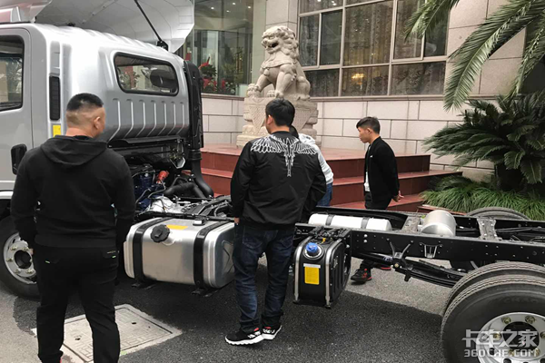 陕汽轻卡 苏州研创开业庆典暨金秋钜惠大型产品品鉴会