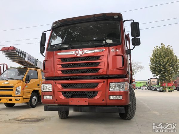 解放悍V底盤改裝 實拍挖掘機專用運輸車