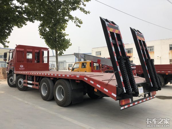 解放悍V底盤改裝 實拍挖掘機專用運輸車