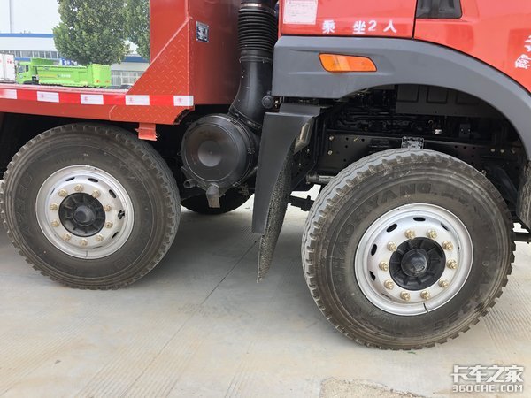 解放悍V底盤改裝 實拍挖掘機專用運輸車