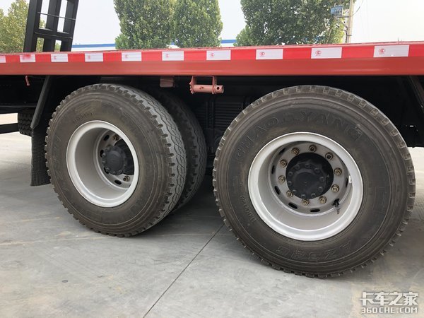 解放悍V底盤改裝 實拍挖掘機專用運輸車