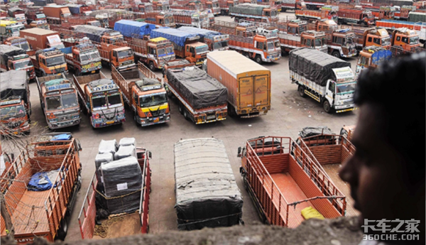 货物堆积如山却没有车拉，疫情下印度卡车行业的困境还在继续