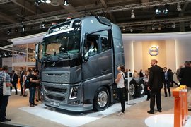 起步600马力最高750马力 这些卡车怪兽专为大件运输而生！