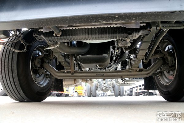 货箱长近10米 这台国六汕德卡G5大单桥能装70方!