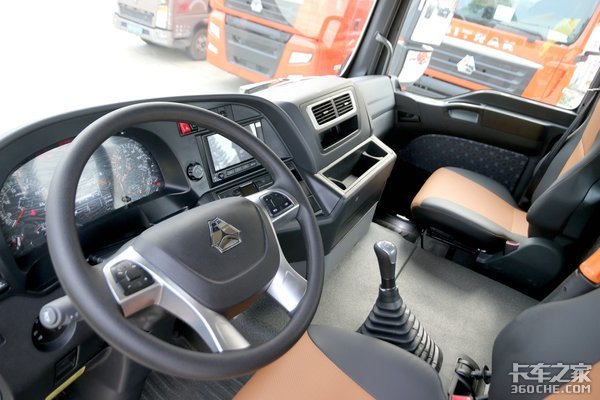 货箱长近10米 这台国六汕德卡G5大单桥能装70方!