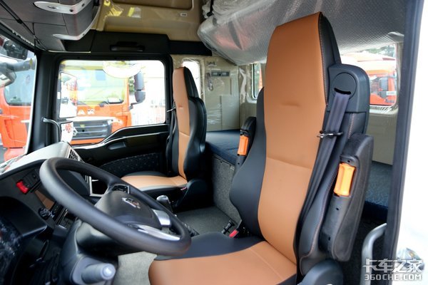 货箱长近10米 这台国六汕德卡G5大单桥能装70方!