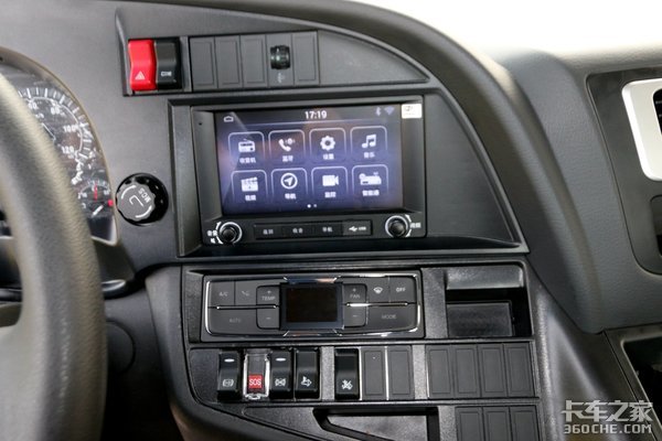 货箱长近10米 这台国六汕德卡G5大单桥能装70方!