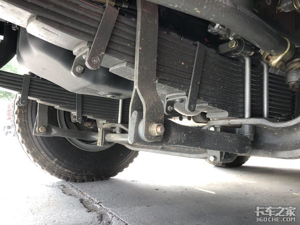 建筑運(yùn)輸好幫手 實(shí)拍重汽豪沃8x4渣土車