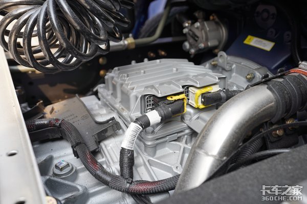 11.11日上市 国六起步 工匠精神打造的陕汽X6000上市