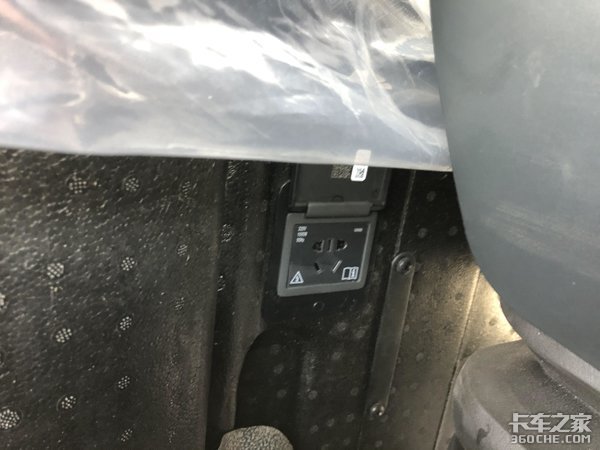 AMT变速箱 快递运输选重汽T7H准没错！