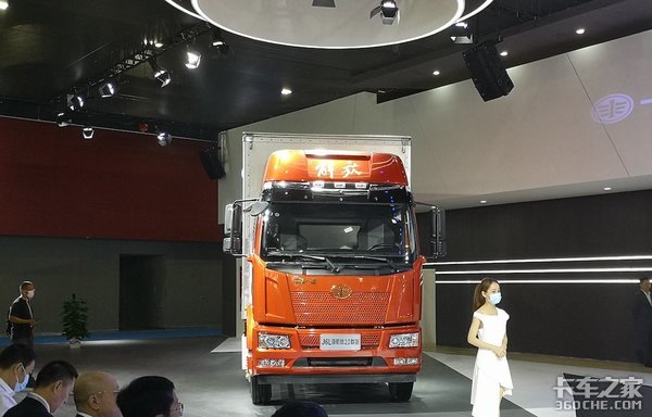 广州车展：高顶平地板解放J6L领航版2.0