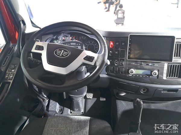 广州车展:高顶平地板解放j6l领航版2.