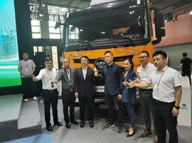 智能合规轻量化 欧曼GTL渣土车交付广州用户