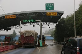 苹果被曝光踢出绿通产品行列 腐烂水果谁给的勇气叫嚣“绿色”