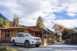 2.5升发动机 7AT变速箱 高原试驾纳瓦拉国六AT版