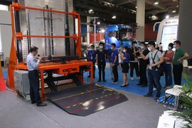 做好产品服务物流 凯卓立最新汽车起重尾板1Tplus重磅发布