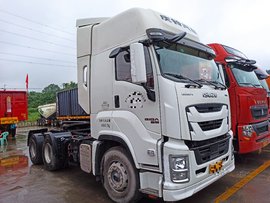 二手车市场很少见,实拍460马力庆铃巨咖牵引车