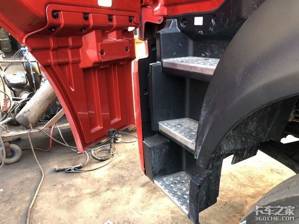 专业化猪仔运输车什么样,这款东风天龙KL载货车名不虚传