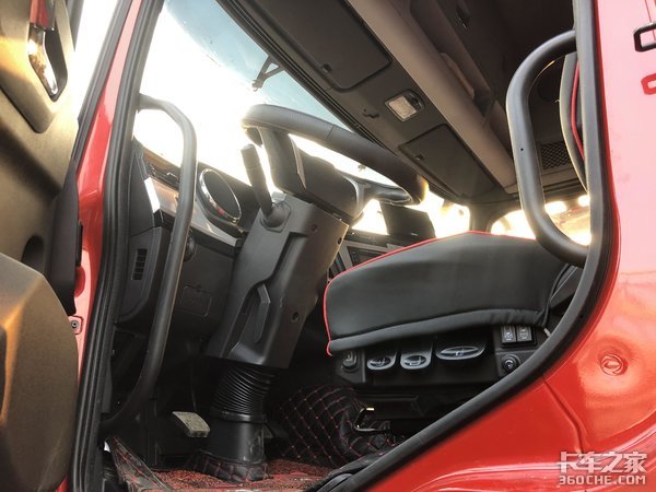 专业化猪仔运输车什么样,这款东风天龙KL载货车名不虚传