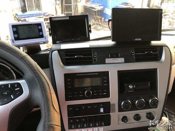 专业化猪仔运输车什么样,这款东风天龙KL载货车名不虚传