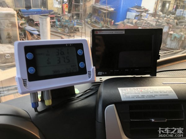 专业化猪仔运输车什么样,这款东风天龙KL载货车名不虚传