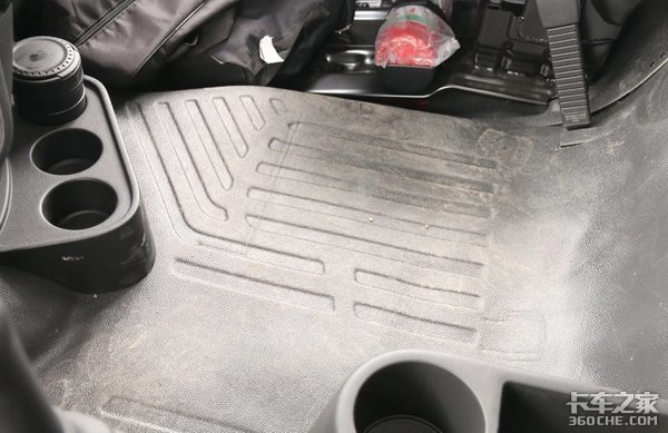 专业化猪仔运输车什么样,这款东风天龙KL载货车名不虚传