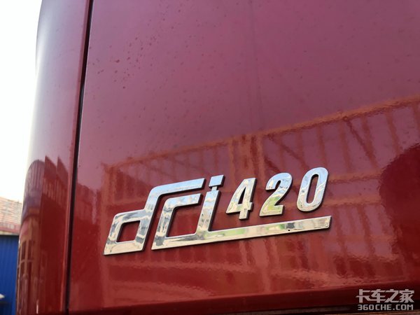 专业化猪仔运输车什么样,这款东风天龙KL载货车名不虚传