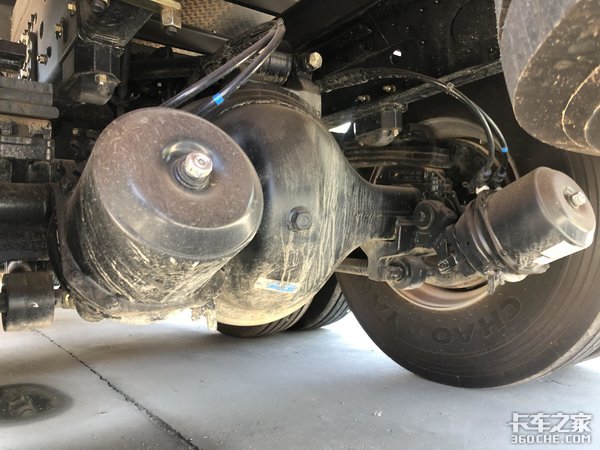 专业化猪仔运输车什么样,这款东风天龙KL载货车名不虚传